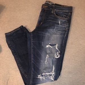 Distressed AE skinny jeans !